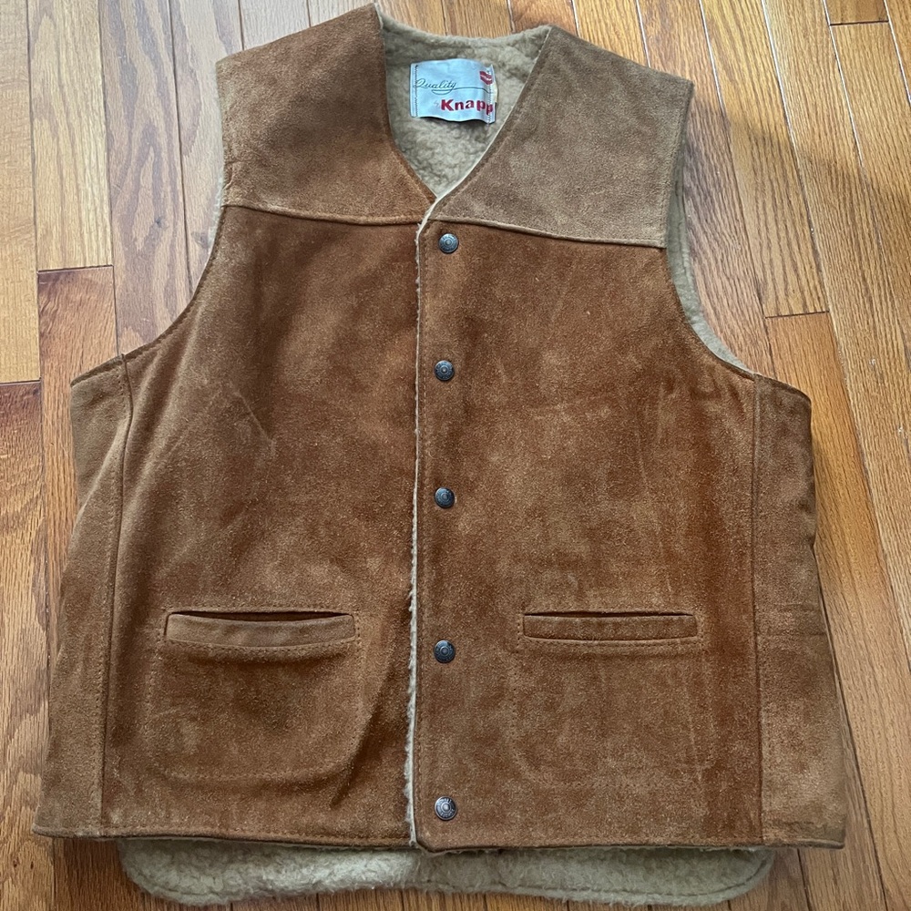 Quality Knapp Suede vest with schott buttons